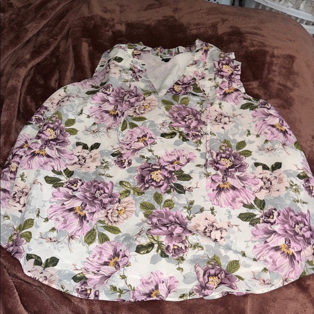 White Floral Sleeveles Chiffon Pleated TANK Size 2